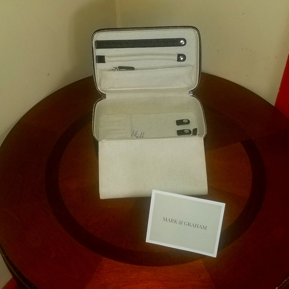 Mark And Graham Medium Travel Jewelry Case"CALLIE"